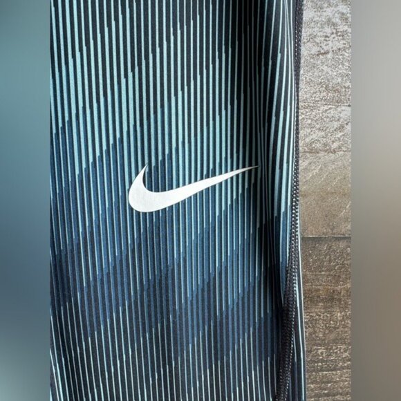 Nike Pro XS Womens Blue Gradient Dri-Fit Athletic Leggings with Stretch & Breath - Picture 2 of 6